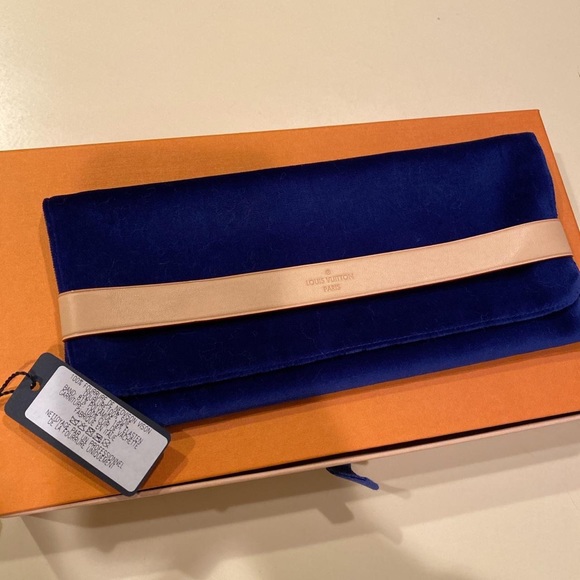 Louis vuitton monogram pink mink fur eye mask - Picture 3 of 4